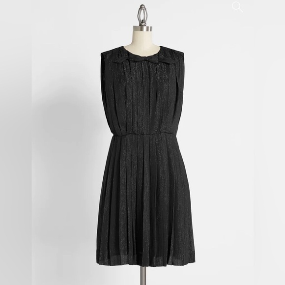 NWT ModClothThe Pleat-est Things Mini Dress Size M Black - Picture 1 of 11